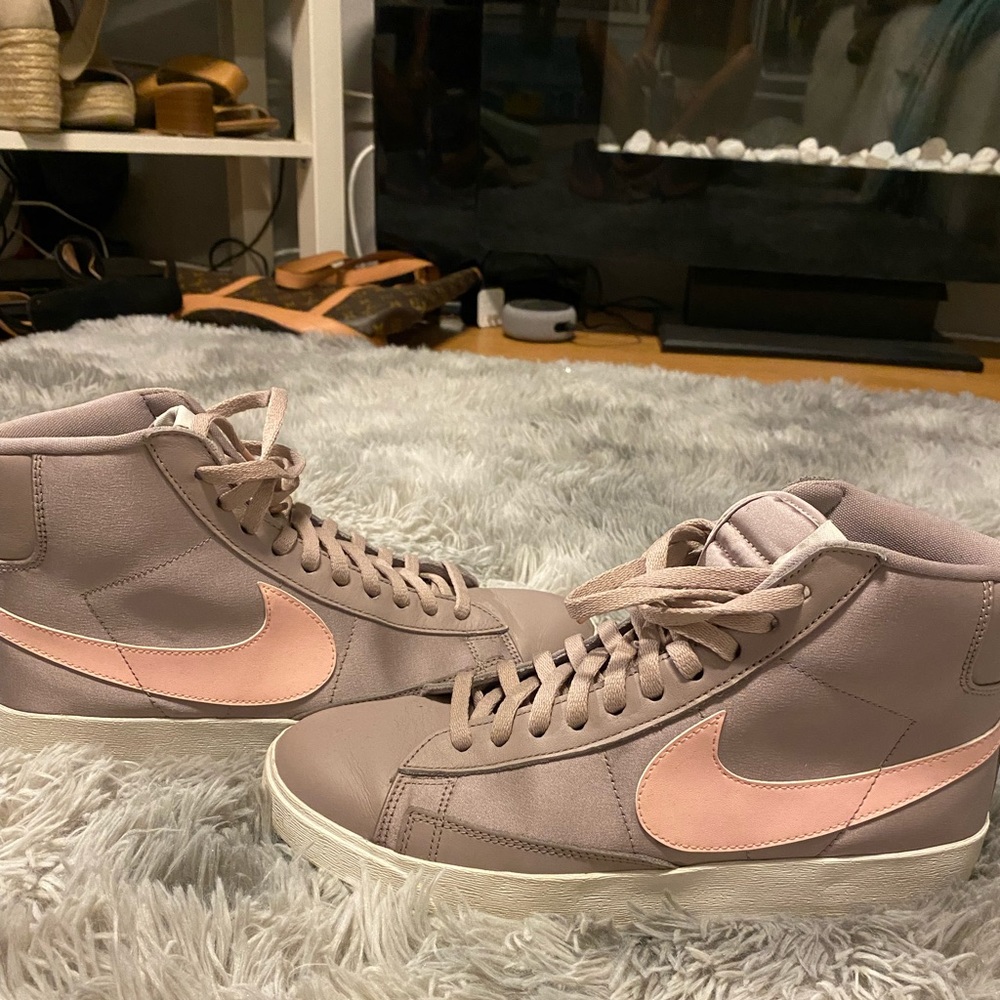 Nike blazers HAS NOT SOLD YET